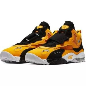 Nike Men's Yellow and Black Air Sneakers